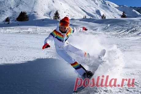 Певица Клава Кока оказалась в больнице во время отдыха в Куршевеле. Певица Клава Кока получила травмы и оказалась в больнице во время отдыха в Куршевеле. Исполнительница рассказала, что повредила связки из-за катания на сноуборде, поэтому теперь ей придется ходить на костылях. В сторис артистка выложила снимок из больничной палаты и сказала, что рентген обошелся ей в 35 тысяч рублей.