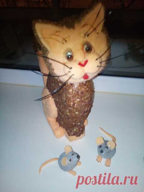 Сделана фигурка из пенопласта