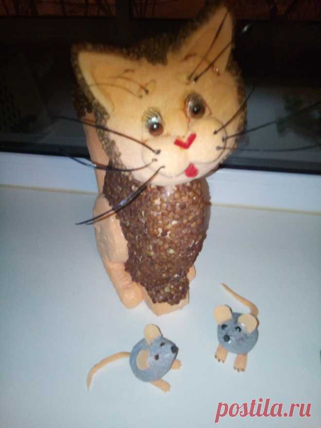 Сделана фигурка из пенопласта