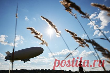 В России рассказали о преимуществах аэростатов в бою. Применение аэростатов и дирижаблей в зоне проведения специальной военной операции могло бы обеспечить закрытые каналы связи и защиту от дронов, сообщил исполняющий обязанности руководителя московского отделения Комиссии по воздухоплаванию Русского географического общества Сергей Бендин.