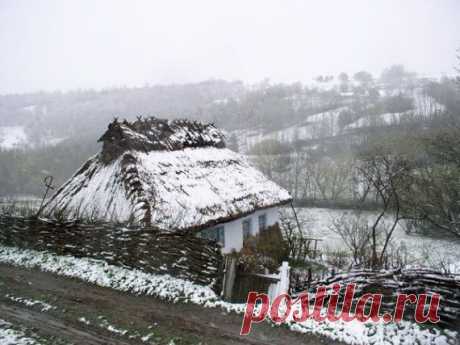 15 глиняных домов, которые простояли под соломенной крышей по 100-300 лет