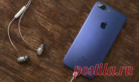 Зачем iPhone 8 нужен разъем Smart Connector как в iPad Pro? На этой неделе СМИ распространили инсайд о новом смартфоне iPhone 8, подлинность которого, правда, пока не подтверждена. Речь идет о появлении нового разъема Smart Connector, который есть пока в iPad, но отсутствует в смартфонах Apple. Если информация соответствует действительности, то возникает вопрос, с какой целью разработчики из Купертино решили наделить грядущий iPhone этим интерфейсом? Чтобы ответить на этот вопрос, нужно…