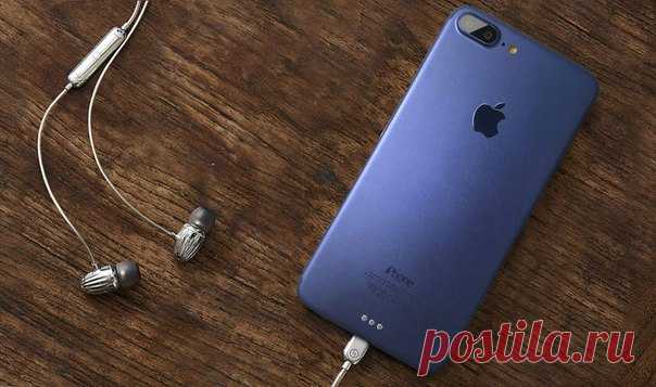 Зачем iPhone 8 нужен разъем Smart Connector как в iPad Pro? На этой неделе СМИ распространили инсайд о новом смартфоне iPhone 8, подлинность которого, правда, пока не подтверждена. Речь идет о появлении нового разъема Smart Connector, который есть пока в iPad, но отсутствует в смартфонах Apple. Если информация соответствует действительности, то возникает вопрос, с какой целью разработчики из Купертино решили наделить грядущий iPhone этим интерфейсом? Чтобы ответить на этот вопрос, нужно…