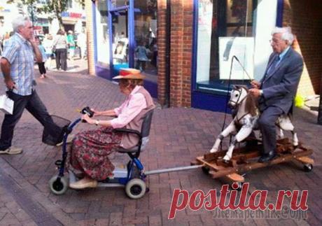 14 фотографий юных душой старичков и старушек, которые вызывают улыбку Аббревиатура YOLO (You Only Live Once), что в переводе означает “Живем один раз”, появилось в Сети в 2012 году. Она сразу же стала популярной среди пользователей Интернета. Сегодня эта аббревиатура ши...