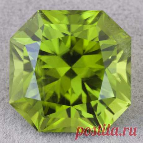 50.000 р-ХРИЗОЛИТ (перидот) октагон вес 9.93 карат, размер 12.35x12.4мм (peridot0195) - Полудраг.ру