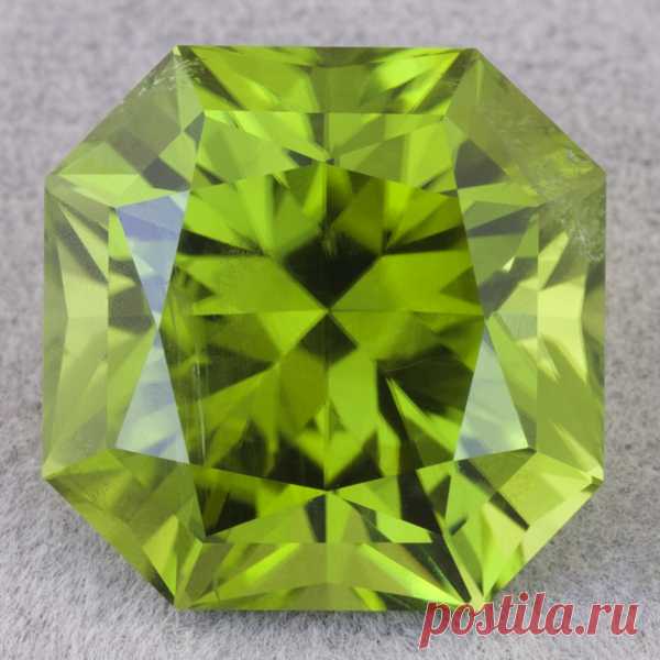 50.000 р-ХРИЗОЛИТ (перидот) октагон вес 9.93 карат, размер 12.35x12.4мм (peridot0195) - Полудраг.ру