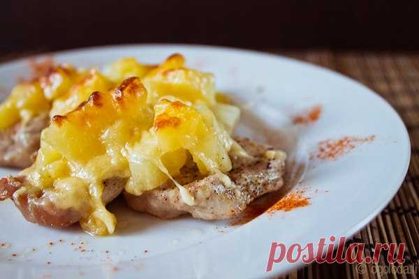 Свинина, запеченная с ананасами и сыром » Кулинарные рецепты