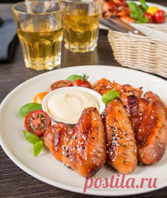 Острые медовые крылышки на Вкусном Блоге Мед в сочетании с соевым соусом дает при запекании удивительно красивую румяную корочку на курице, мясе и других продуктах. В этом можно в очередной раз убедиться, если приготовить крылышки по этому рецепту 😉 Вкусные, пикантные и очень красивые. Предлагаю не тянуть, а перейти уже к готовке в конце концов 🙂…