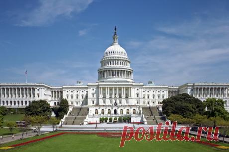 Сенат США отложил каникулы ради работы над помощью Украине. При этом Палата представителей Конгресса США отказалась откладывать каникулы и вернется к работе в январе.