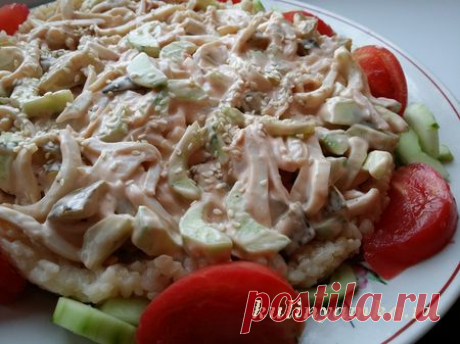 Закусочный торт-суши с кальмарами