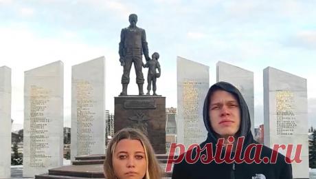 Россияне осквернили памятник силовикам в Челябинске. В Челябинске задержали двух местных жителей, которых подозревают в осквернении мемориала &quot;Солдатам правопорядка&quot;. Об этом сообщает 74.ru. По версии правоохранителей, молодой человек и девушка вытоптали на площадке памятника ...