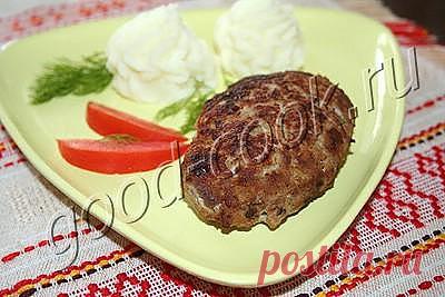 Котлеты домашние
СОСТАВ
500г мяса (мякоти), 1~2 луковицы, 150г хлеба (3~4 ломтика), 1 яйцо, 2/3 стакана молока или сливок или воды, соль и черный перец по вкусу, панировочные сухари или мука