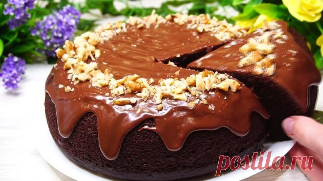 Безумно Вкусный Домашний Торт, даже не требует дополнительно использования крема Идеальный шоколадный бисквит на кипятке. Тесто готовится просто и быстро. Получается высокий, влажный, мягкий, ароматный и очень вкусный. По желанию можно ра...