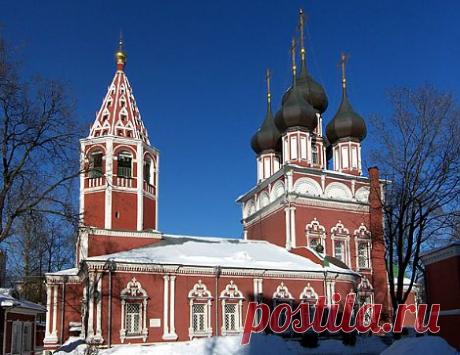 панорама храма положения честной ризы Господнейв Успенском соборе в Москве на Донской, сооружен в 1690г. на месте торжественной встречи московским
духовенством в 1625 г. посольства персидского шаха Аббаса. передавшего в дар царю Михаилу Федоровичу и Патриарху Филарету одну из наиболее почитаемых святынь христианского мира - Ризу Господню, частицу одежды, в которой Христа вели на Голгофу.