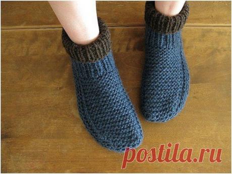 Носки, связанные на двух спицах.