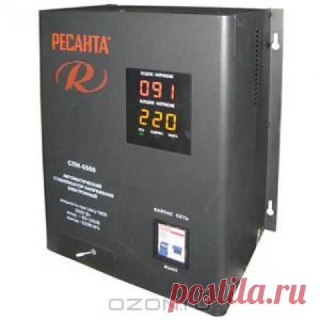 Настенный релейный стабилизатор пониженного напряжения Ресанта СПН-5500 предназначен для автоматического поддержания в электрической сети заданного напряжения (220 В). Устройство оснащено двухсекционным автоматическим выключателем с блокировкой возможности одновременного включения. При включении в положение &quot;Сеть&quot; нагрузка подключится к сети через стабилизатор, при включении в положение &quot;Байпас&quot; нагрузка будет подключена к сети в обход системы стабилизации.