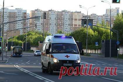 В Подмосковье 22-летняя девушка умерла после визита военкомов к ее брату. В подмосковном городском округе Лосино-Петровский 22-летняя девушка умерла после того, как сотрудники военкомата пришли к ее брату. 30 ноября представители военкомов запланировали рейд по квартирам призывников на срочную службу. Предположительно, она скончалась от сердечного приступа.