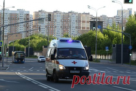В Подмосковье 22-летняя девушка умерла после визита военкомов к ее брату. В подмосковном городском округе Лосино-Петровский 22-летняя девушка умерла после того, как сотрудники военкомата пришли к ее брату. 30 ноября представители военкомов запланировали рейд по квартирам призывников на срочную службу. Предположительно, она скончалась от сердечного приступа.