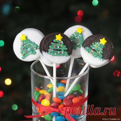 Новогоднее печенье с елочкой, на палочке с бантиком.