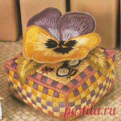 Объемная вышивка. Анютины глазки..