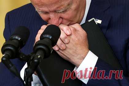 Байден приказал готовить удары по ИГ после терактов в Кабуле. Президент США Джо Байден отдал приказ готовить удары по организаторам и исполнителям терактов в аэропорту Кабула: двух взрывов, в которых погибло около 90 человек. Как считают в Пентагоне, их устроила «Вилаят Хорасан», которая является частью ИГ (запрещенная в России террористическая организация).