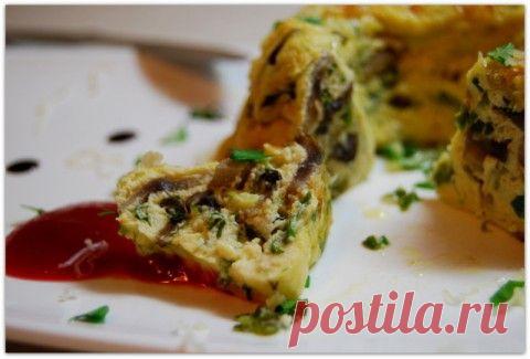 Нежный омлет из шампиньонов с луком.