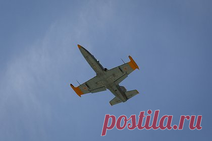 В России разработают новый учебно-тренировочный самолет. Опытно-конструкторское бюро имени А.И. Микояна разработает для Воздушно-космических сил России новый учебно-тренировочный самолет МиГ-УТС, который заменит Л-39 «Альбатрос», сообщили в Объединенной авиастроительной корпорации. Самолет станет элементом нового учебно-тренировочного комплекса для подготовки летчиков.