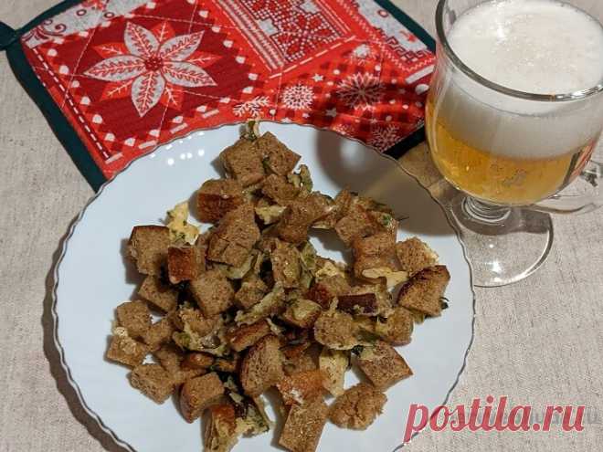 Чесночные сухарики из черного хлеба в духовке - отличная закуска к пиву