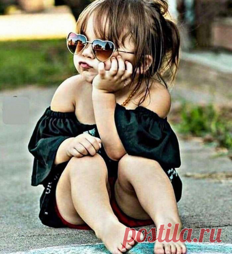 5-летняя девочка учит жизни - Divno.info Лена лежала на теплом песке, морской бриз нежно трепал её волосы, а где-то вдалеке были слышны крики чаек. Для замученной работой и делами девушки – это было поистине райское блаженство. Но вдруг небо начало темнеть, послышались звуки грома, на её лоб начали падать капли дождя. Она инстинктивно начала стирать их рукой, с удивлением обнаружив неимоверную …