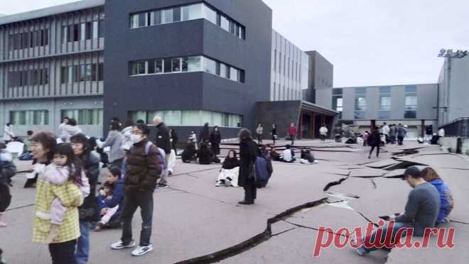 Японские сейсмологи ошибочно объявили о новом мощном землетрясении. Национальное метеорологическое управление Японии (JMA) ошибочно объявило о новом мощном землетрясении магнитудой выше 7 баллов. Об этом сообщает ТАСС. Уточняется, что спустя несколько минут после предупреждения о сильном землетрясении ...