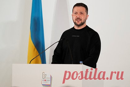 В США допустили мирные переговоры по Украине на своих условиях. Советник кандидата на пост президента США на праймериз Республиканской партии Вивека Рамасвами Дэвид Пайн заявил, что при желании Вашингтон может заставить Украину пойти на мирные переговоры на своих условиях. «США должны обратиться к Украине и заявить, что план принят и его реализация запущена», — сказал он.