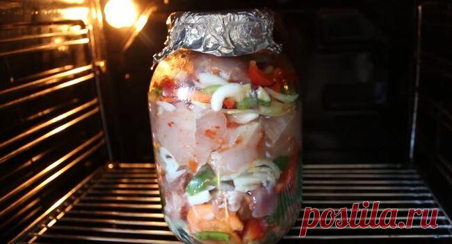 Курица в Банке в Духовке Самый Простой Рецепт Курица в банке в духовке - очень простой и вкусный рецепт с фото. Куриное мясо получается мягким и очень сочным.
