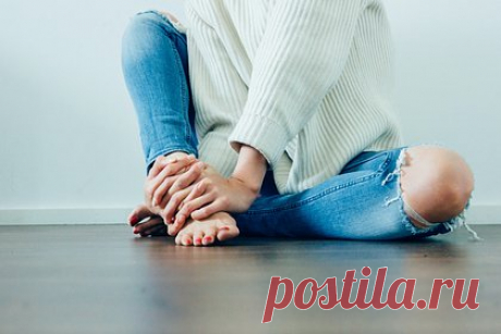 Ревматолог предупредила о последствиях недостатка коллагена в организме. Ревматолог Елена Лебедева предупредила об опасности недостатка коллагена в организме. При недостатке коллагена овал лица постепенно провисает, снижается эластичность кожи, увеличивается риск травм, появляется лишний вес. Однако избыток коллагена и накопление волокон, обратила внимание врач, приводит к фиброзу органов.