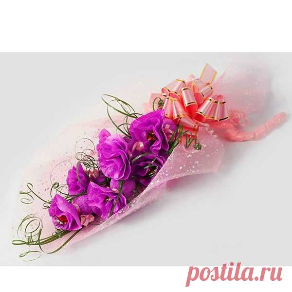 👌 Букеты из конфет своими руками, увлечения и хобби Недавно у моей мамы был юбилей. Моя сестра-рукодельница, как всегда, подошла к выбору подарка с фантазией (которой, впрочем, ей не занимать). На пороге ресторана она появилась с ог...