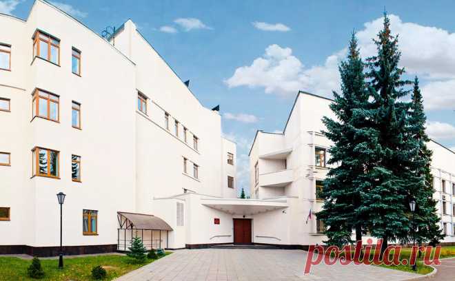 Суд в Ярославле отклонил иск о замене слов «мэр» и «муниципалитет». Ярославский областной суд не удовлетворил иск экс-депутата Александра Симона, который требовал признать незаконным использование слов «мэр», «мэрия» и «муниципалитет» в официальных документах города.