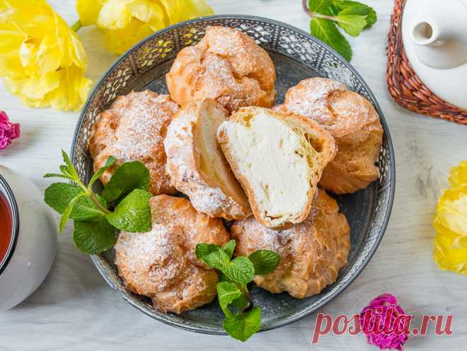 Юмбрики – заварные пирожные с творожным кремом на Вкусном Блоге Накануне выходных хочу поделиться с вами рецептом очень вкусного десерта – юмбриков. Это заварные пирожные с творожной начинкой. При всей простоте набора продуктов юмбрики получаются такими, что оторваться от них невозможно. Очень важно для начинки взять творог пожирнее и обязательно протереть его через сито до однородного состояния. Готовим заварное тесто.…