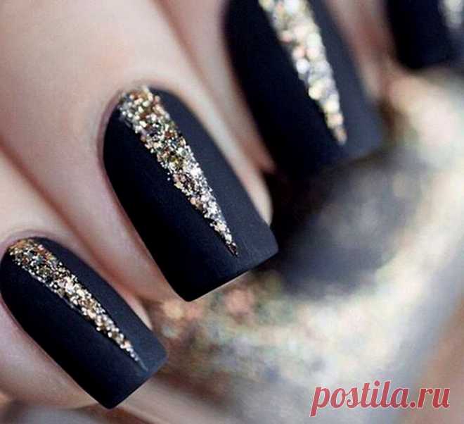 Модный дизайн ногтей 2018 (фото) Дизайн ногтей в 2018 году дарит нам настоящее буйство красок и вариантов! Можно сделать и минималистичную геометрию, и нежный маникюр нюд, и яркое омбре, если тебе мало оттенков. Давай разберемся, какой модный дизайн ногтей будет в 2018 году.

Пишет Хочу

Оглавление
Геометрия
Французский
Мато