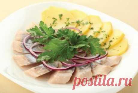 Неделя правильного питания для больных диабетом - суббота Субботний режим питания для диабетиков, записываем рецепты отличных блюд – отварной картофель и селедка, окрошка с квасом, тушеное мясо...