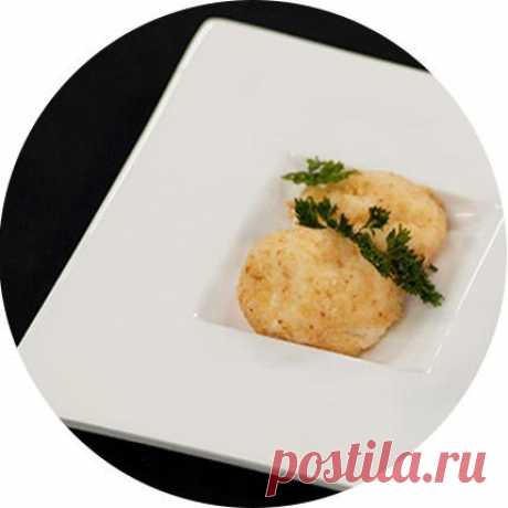 Делисьезы из сыра. Очень вкусны чуть солоноватые, обжаренные во фритюре золотистые сырные шарики, названные делисьезами. Упругие и чуть шероховатые снаружи, они оказываются мягкими и нежными внутри и буквально тают во рту. Пожалуй, лучшая судьба делисьез — быть вместе с пивом. Сочетание золота сырных шариков с янтарем пива будет просто неотразимым!