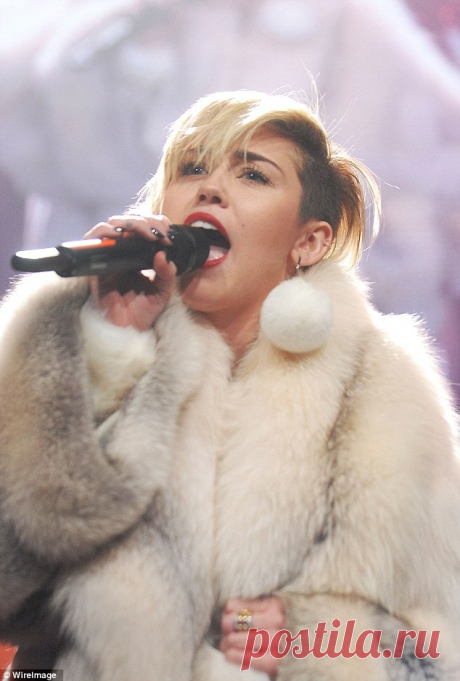 Майли Сайрус выступила в Атланте на концерте «Power 96.1 Jingle Ball 2013»