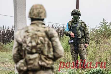 Российские миротворцы выставили посты в Нагорном Карабахе. Российские миротворцы выставили в Нагорном Карабахе десять постов для обеспечения безопасного движения на дорогах, сообщили в Минобороны РФ. В ведомстве также добавили, что при участии миротворцев продолжаются работы по восстановлению электро- и газоснабжения населенных пунктов региона.