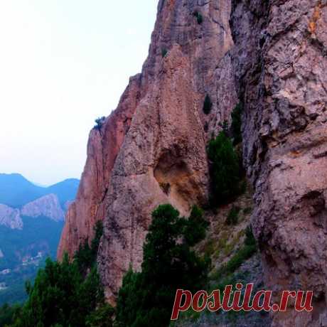 Гора Космос (Сандык-Кая) находится в « Крымской Швейцарии» (п.г.т.Краснокаменка) - Коктебель у Петровича