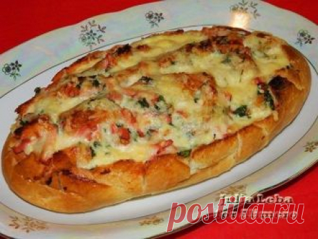 Батон-пицца: просто, быстро и вкусно Вы любите пиццу? Ваши домочадцы тоже? Но вам хочется их удивить? Тогда батон-пицца — это то, что нужно! Впрочем, эту идею можно использовать и для других пирогов, в том числе сладких. Ингредиенты: — 1 нарезной батон — 250 г «Докторской» колбасы — 8 ст...