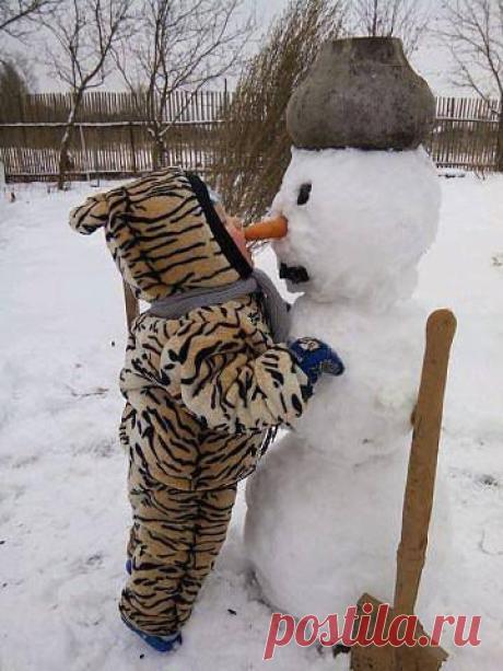 (4) Facebook