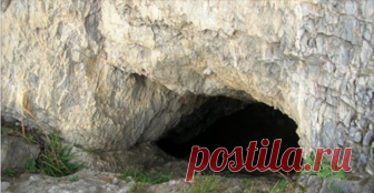 Можно сказать со стопроцентной уверенностью, этот творец создал по-настоящему уникальный шедевр! Ра Полетт создает удивительные рукотворные пещеры в Нью-Мексико. В свои 67 лет он работает каждый день не покладая рук. С помощью простых подручных инструментов, таких как лопата, кирка и тележка, он роет в песчаниках огромные ходы, тоннели и пещеры, которые собственноручно оформляет, используя всё […]