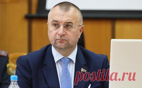 Лукашенко уволил своего помощника за несовместимый со службой проступок. Президент Белоруссии Александр Лукашенко уволил своего помощника — инспектора по Витебской области Игоря Брыло из-за проступка, несовместимого с госслужбой.