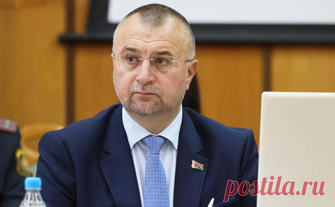 Лукашенко уволил своего помощника за несовместимый со службой проступок. Президент Белоруссии Александр Лукашенко уволил своего помощника — инспектора по Витебской области Игоря Брыло из-за проступка, несовместимого с госслужбой.