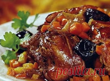 Кролик - это диетическое, низкокалорийное мясо, которое подходит взрослым и детям. Его можно подать к обеденному и праздничному столу, очень вкусное блюдо.