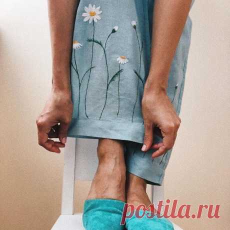 Покажу, как изящная вышивка способна сделать даже заурядные джинсы и свитера более интересными | Блог стилистки | Дзен