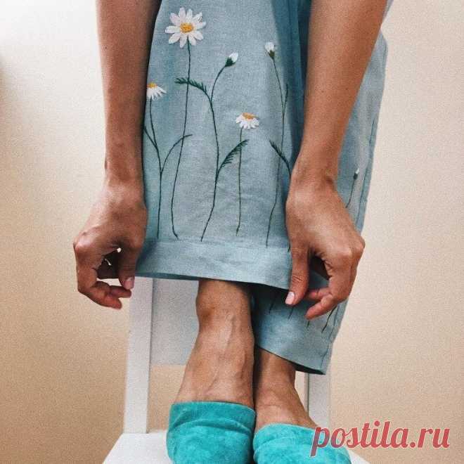 Покажу, как изящная вышивка способна сделать даже заурядные джинсы и свитера более интересными | Блог стилистки | Дзен